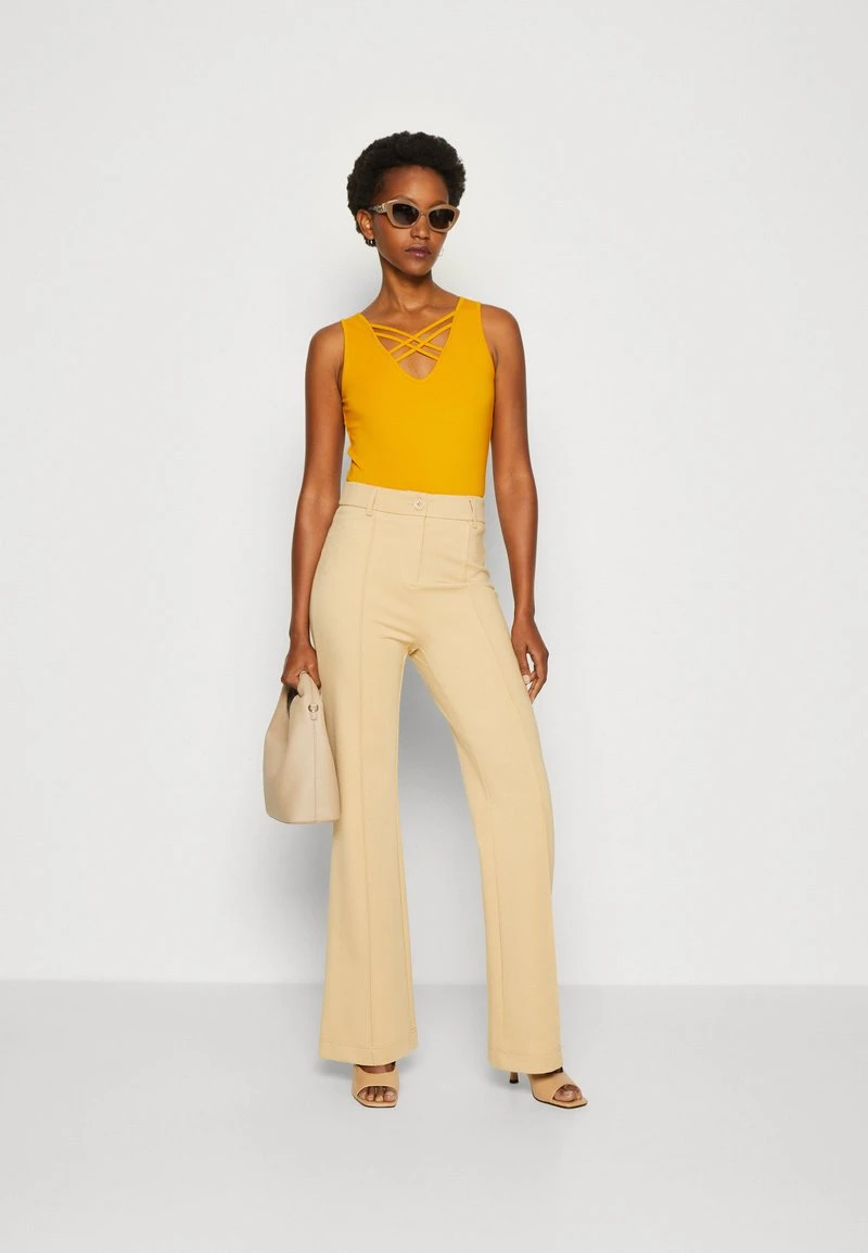 Anna Field Top - Dark Yellow – Bild 2